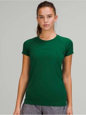 Lululemon Swiftly Tech Short Sleeve Shirt
2.0 - Everglade Green